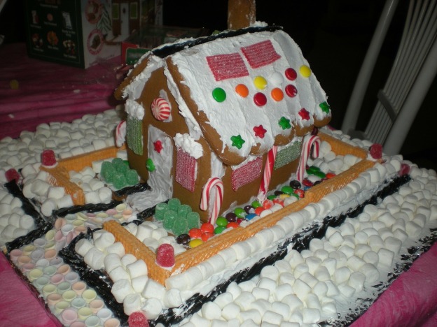 gingerbread-house-196461_1280